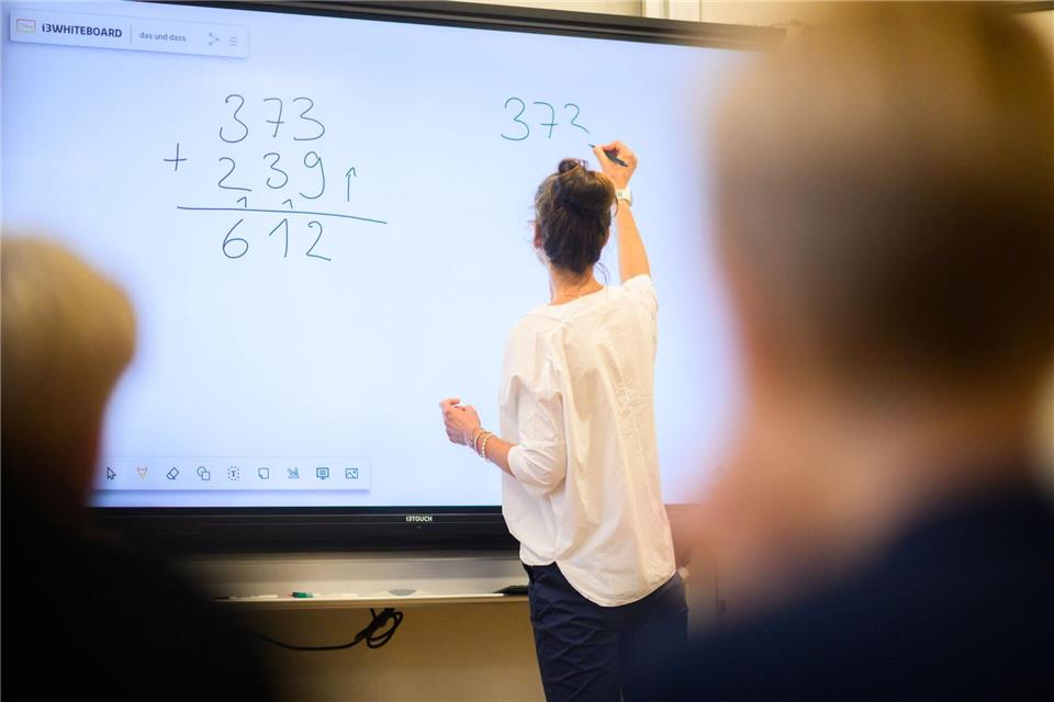 Kommen hier bald Eierkartons zum Einsatz? Im Matheunterricht stehen Veränderungen an. (Symbolbild)Julian Stratenschulte/dpa