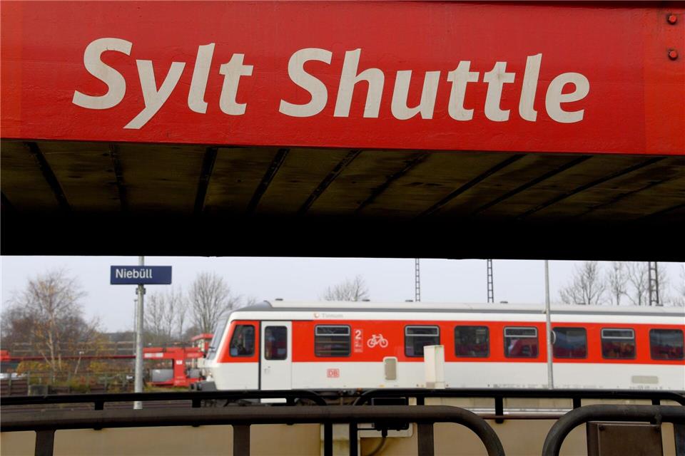 Kommende Woche fahren drei Tage lang keine Autozüge von und nach Sylt (Archivbild).Carsten Rehder/dpa