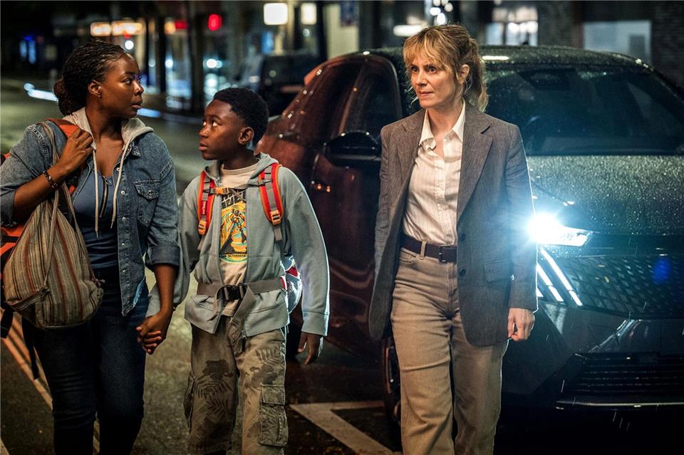 Kommissarin Isabelle Grandjean (Anna Pieri Zuercher, links) ermittelt in zwei Mordfällen. In der „Tatort“-Folge geht um Ausbeutung und Unmenschlichkeit. Claudio Fäh/ARD Degeto/dpa