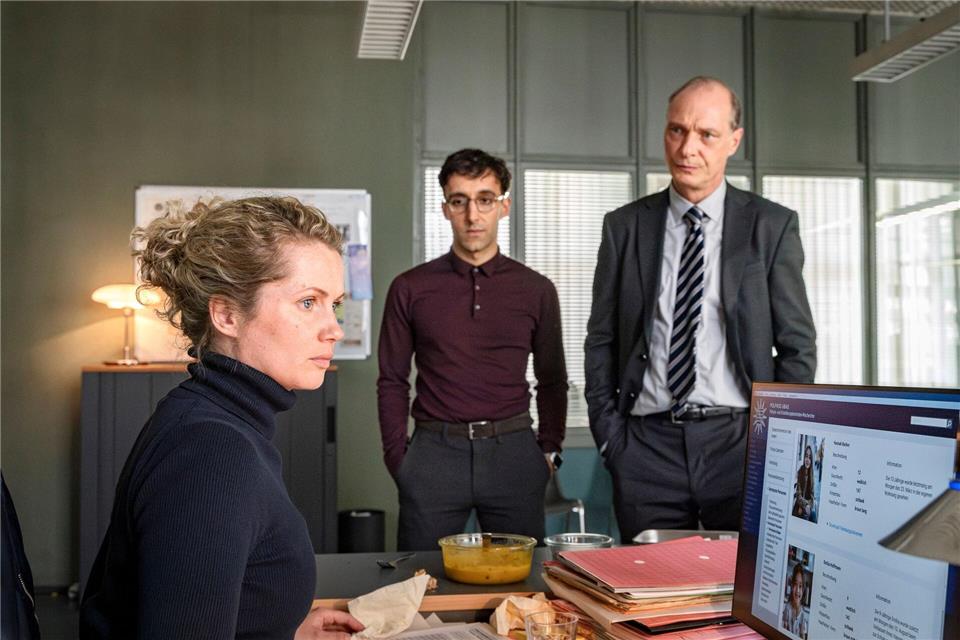 Kommissarin Leonie Winkler (Cornelia Gröschel) ermittelt im Dresdner „Tatort“ weiterhin ohne Partnerin mit Unterstützung ihres Chefs Peter Michael Schnabel (Martin Brambach) und Kriminaltechniker Philipp Laupheimer (Yassin Trabelsi).Steffen Junghans/MDR/MadeFor/dpa