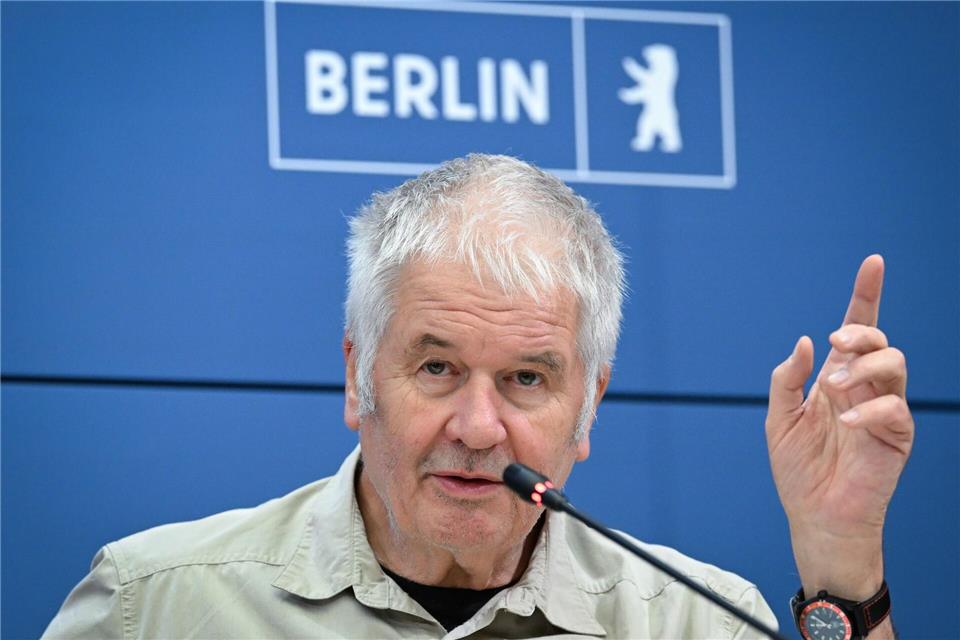 Kommissionsmitglied Albrecht Broemme fordert auch von der Bevölkerung eine bessere Vorbereitung auf Krisenfälle. Soeren Stache/dpa
