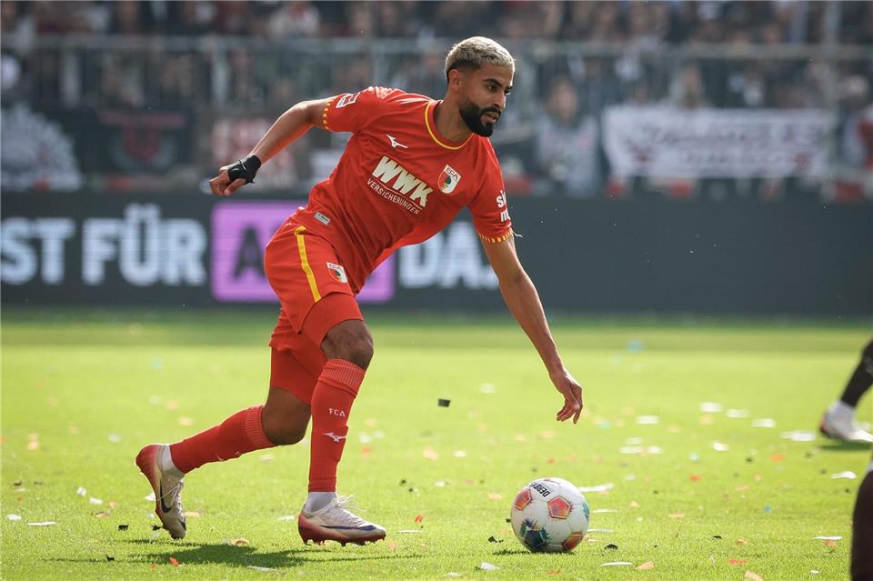 Kommt als Leihgabe vom FC Augsburg zu Hannover 96: Stürmer Elias Saad. (Archivbild) Christian Charisius/dpa