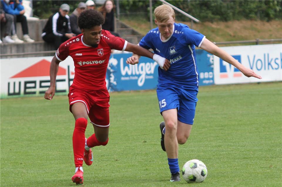 Kommt am Sonntag gegen Emsdetten nach abgebrummter Sperre zu seinem ersten Saisoneinsatz: Gemens Justin Marquart (rechts).