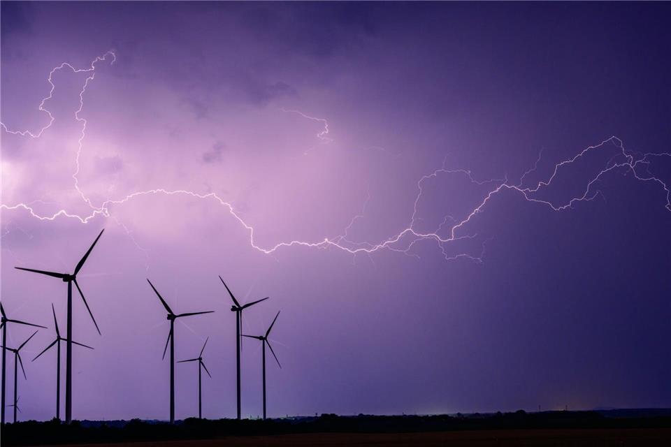 Kommt es zu einem Ausbaustopp bei Windrädern? (Symbolbild)Patrick Pleul/dpa
