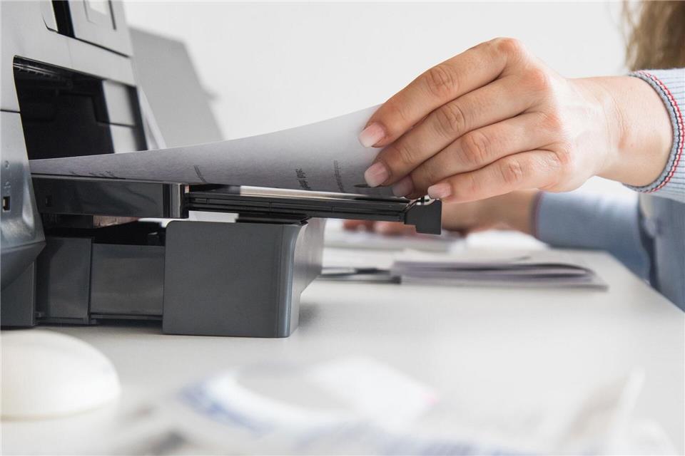 Kommt für den Drucker infrage - und fürs Klo: Recyclingpapier.Christin Klose/dpa-tmn