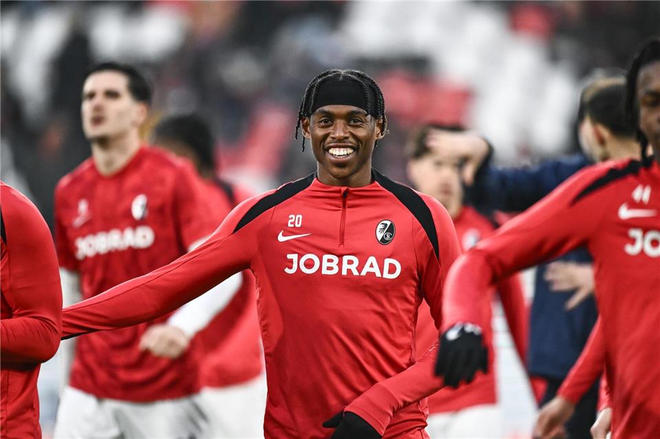 Kommt zum FC Schalke 04: der bisherige Freiburger Junior Adamu. (Archivbild)Silas Stein/dpa