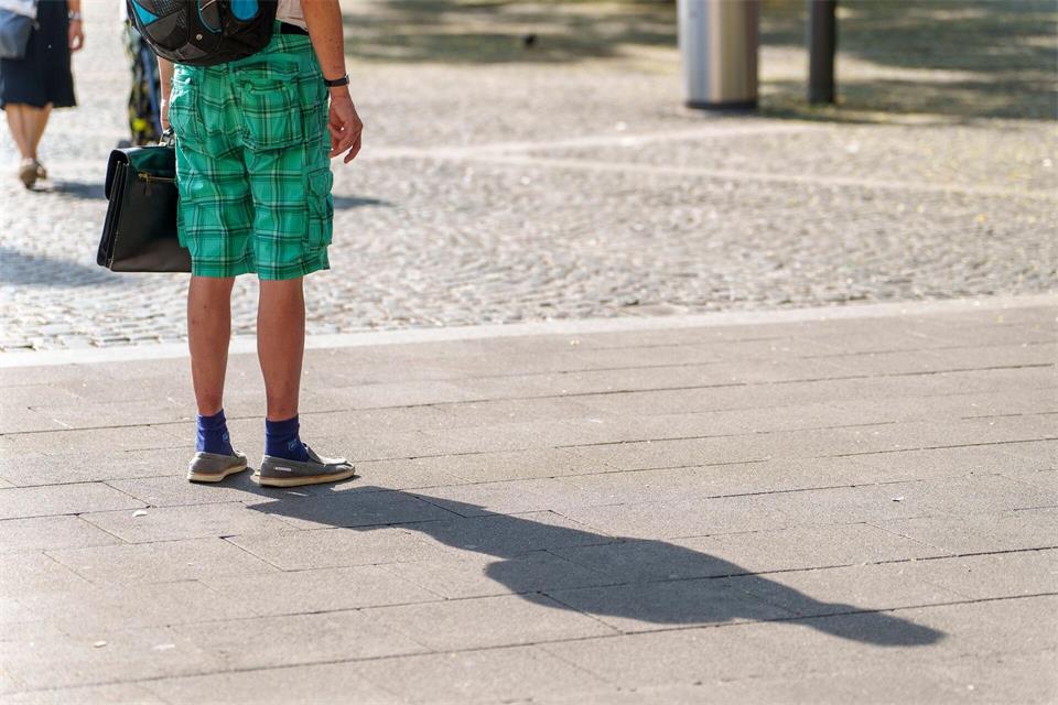 Kommunalminister Teuber (SPD) hält einen tiefgreifenden Wandel des Lebensumfelds für notwendig. (Symbolbild)Andreas Arnold/dpa