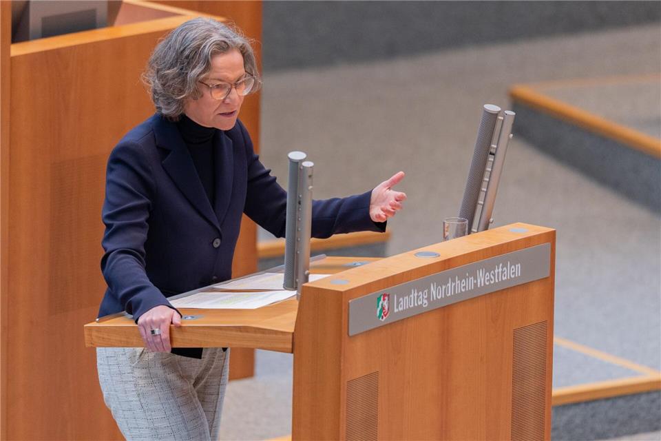 NRW-Kommunen sollen mehr Geld bekommen Kommunalministerin Ina Scharrenbach möchte den Kommunen deutlich mehr Geld zukommen lassen. (Archivfoto)Rolf Vennenbernd/dpa
