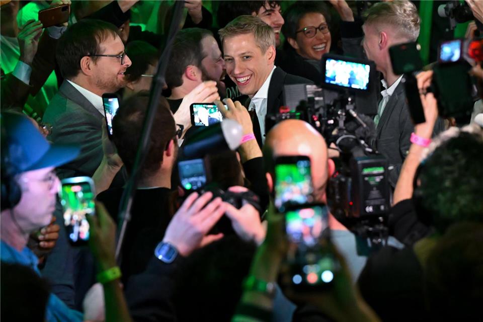 Kommunalwahlen in Bayern: Dominik Krause (Bündnis 90/Die Grünen), Zweiter Bürgermeister von München, kommt zu der Wahlparty Von Bündnis 90/DieGrünen nach der Stichwahl um das Oberbürgermeisteramt in der bayerischen Landeshauptstadt.Sven Hoppe/dpa