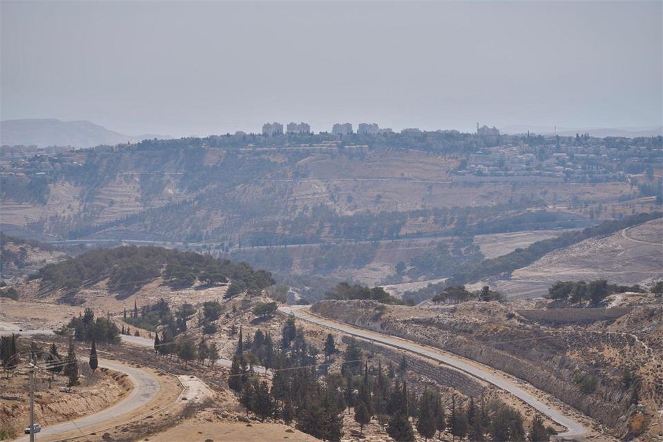 Konkret geht es um das sogenannte E1-Gebiet zwischen Ost-Jerusalem und der Siedlung Maale Adumim. (Archivbild)Ohad Zwigenberg/AP/dpa