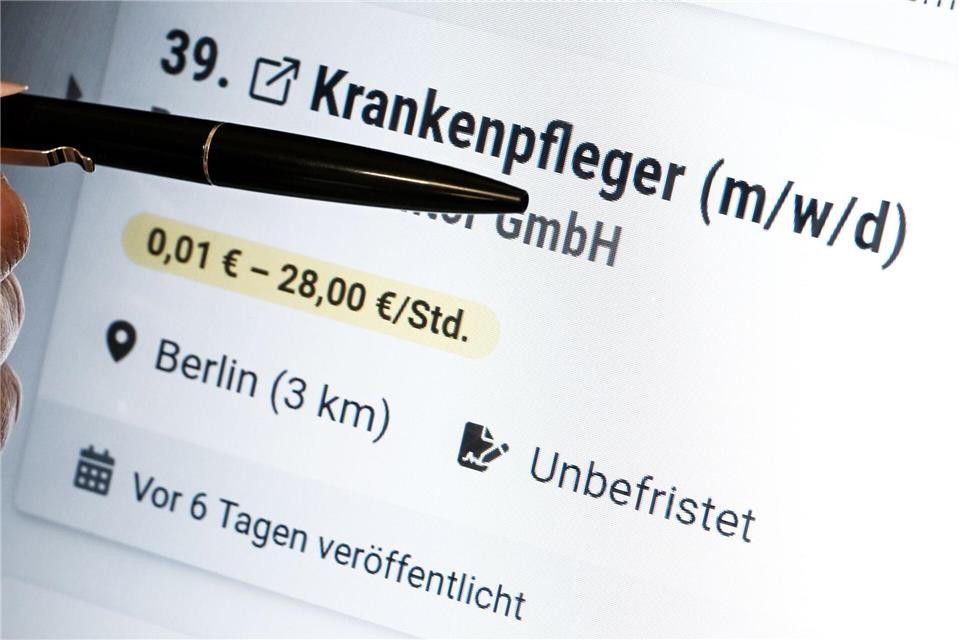 Konkrete Angaben zur Bezahlung fehlen in vielen Stellenanzeigen. (Symbolbild)Jens Kalaene/dpa
