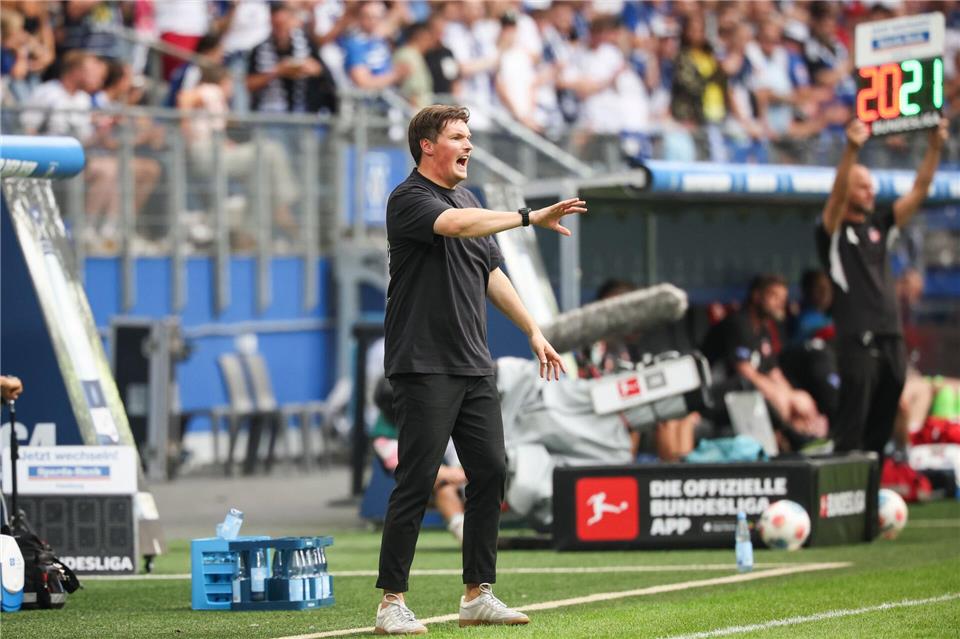 Konnte endlich den ersten Bundesliga-Sieg seiner Mannschaft beklatschen: HSV-Trainer Merlin Polzin.Christian Charisius/dpa