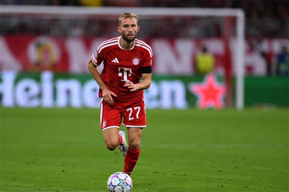 Konrad Laimer fehlt den Bayern im Spiel gegen den FC Augsburg. (Archivbild)Sven Hoppe/dpa