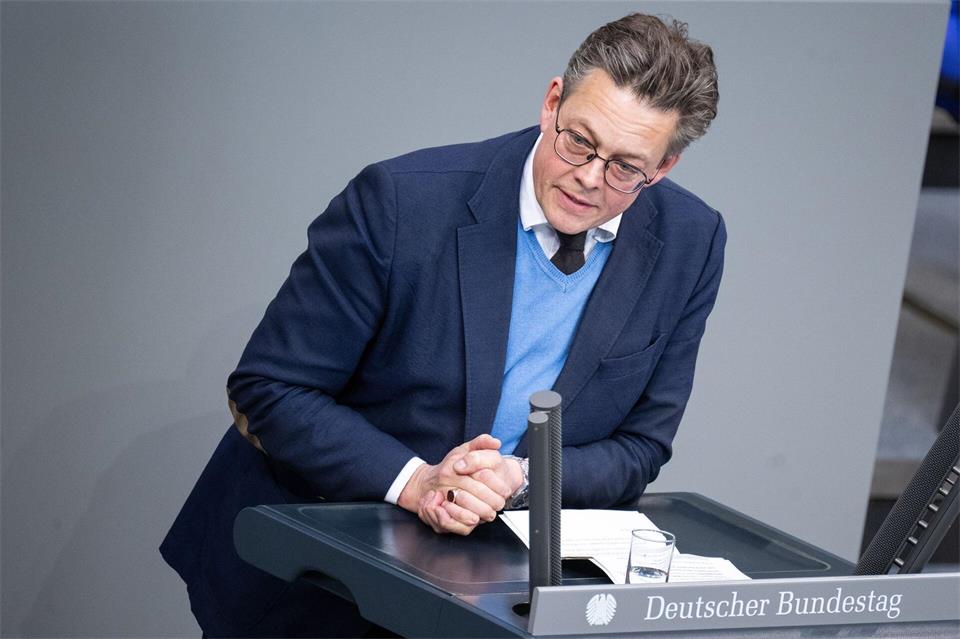 Konstantin von Notz kritisiert Koçak von den Linken scharf (Archiv). Sebastian Gollnow/dpa