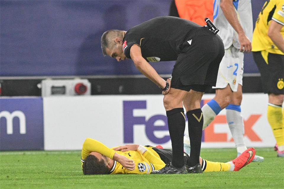 Konstantinos Karetsas musste beim Champions-League-Auftakt verletzt ausgewechselt werden. Bernd Thissen/dpa