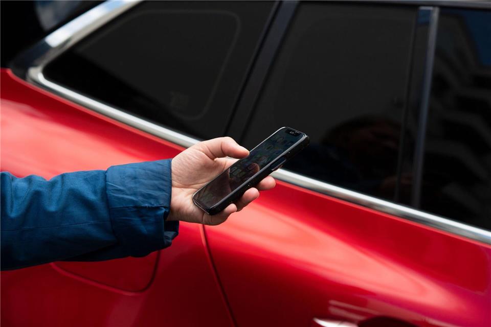 Kontakte und Apps: Wer seine Privatsphäre schützen möchte, sollte bei der Rückgabe des Mietwagens die gespeicherten persönlichen Daten löschen.picture alliance/dpa/dpa-tmn