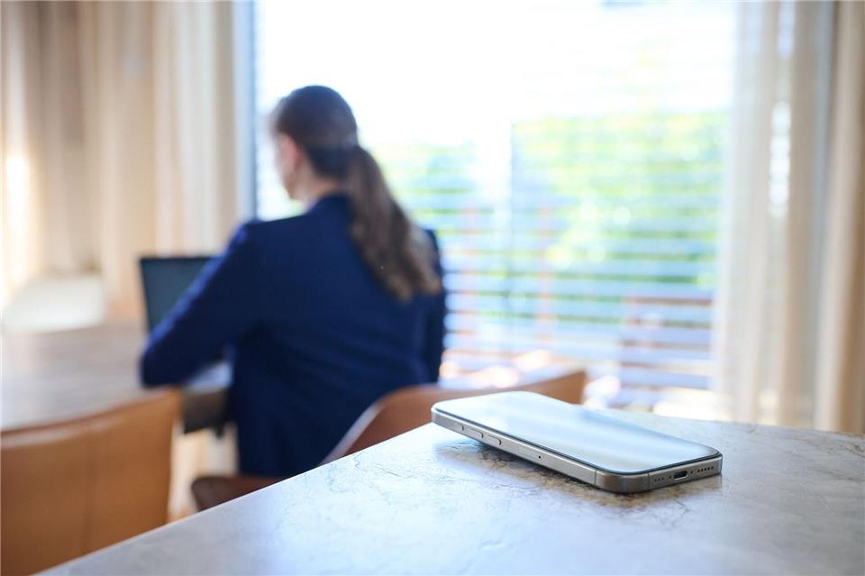 Konzentration, bitte: Wer das Smartphone aus dem Sichtfeld verbannt, hat oft schon viel gewonnen.picture alliance/dpa