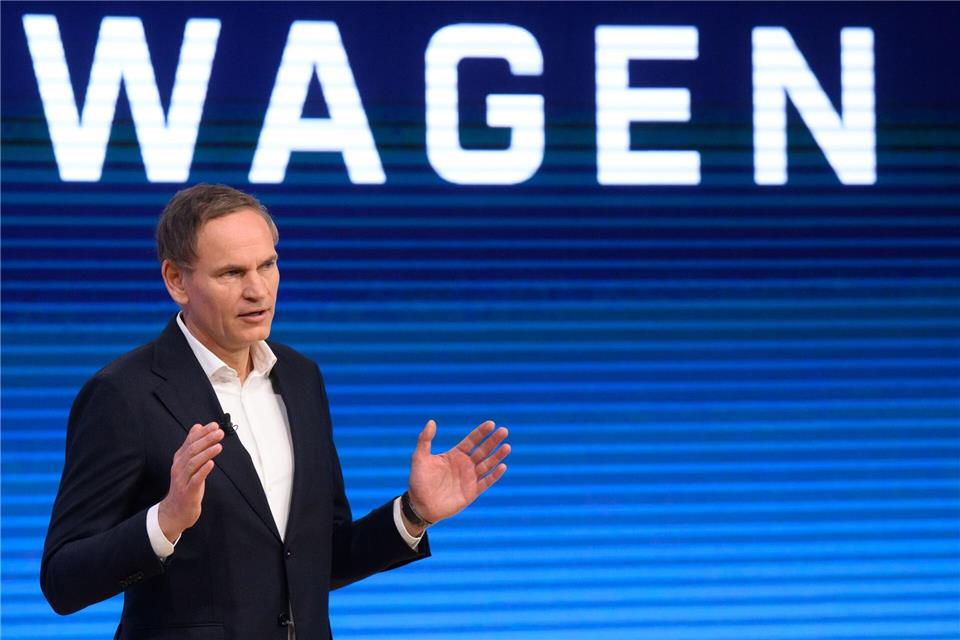 Konzernchef Blume will bei Ende des Jahres für VW ein neues Zukunftsbild 2030 vorlegen.Julian Stratenschulte/dpa