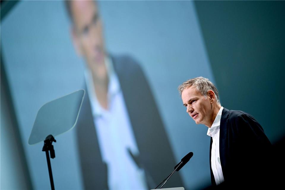 Konzernchef Oliver Blume hatte seine Aktionäre zuletzt 2023 in Präsenz empfangen. (Archivbild)Britta Pedersen/dpa