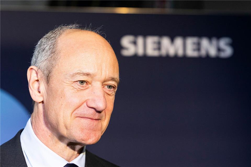 Siemens Mobility erweitert Werk und verlegt Hauptsitz Konzernchef Roland Busch: „Siemens zeigt in Allach, wie in Deutschland heute eine wettbewerbsfähige Fertigung möglich ist.“ (Archivbild)Michael Matthey/dpa