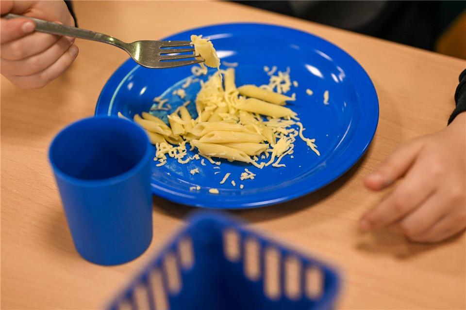 Kostenloses Schulessen ist in Berlin zum Wahlkampfthema geworden. (Symbolbild) Jens Kalaene/dpa