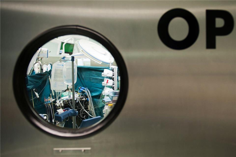 Krankenkassen-Ausgaben steigen – Beiträge stabil? Kostentreiber Krankenhaus: Die Klinikbehandlungen sind der größte Kostenblock. (Symbolbild)Maurizio Gambarini/dpa