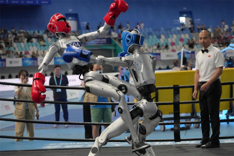 Kräftemessen unter Robotern beim „Free Combat“-Wettbewerb der World Humanoid Robot Games in PekingAchmad Ibrahim/AP/dpa