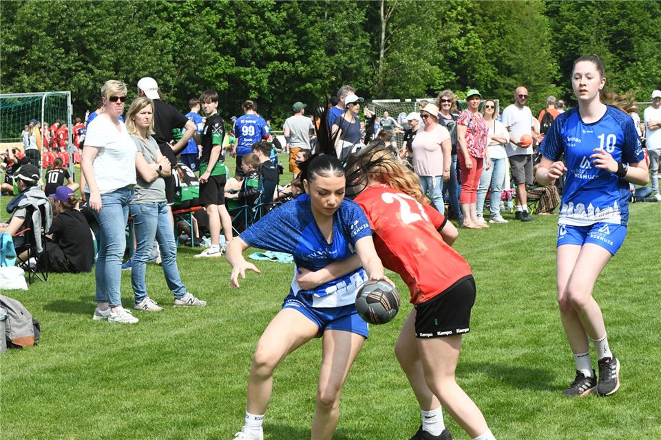Kräftig zupacken wird die Handball-Jugend wieder am Vatertag auf dem Rasen der Netgo-Arena. In einem Dutzend Konkurrenzen will die aber beim Christi-Himmelfahrtturnier ihre Hände auch zu den Trophäen ausstrecken.