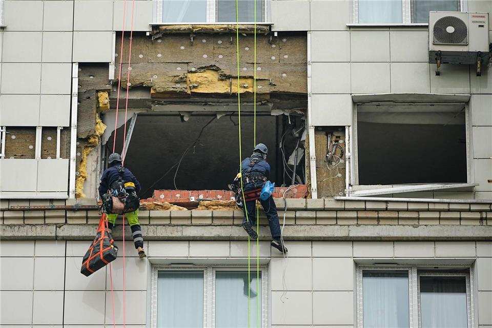 Bilder des Tages  Krasnogorsk bei Moskau: Drohnenangriff beschädigt WohnhausPavel Bednyakov/AP/dpa