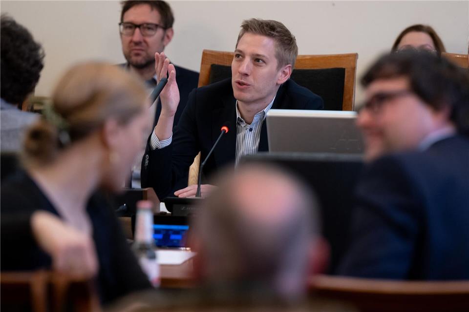 Krause hat schon mehrfach Stadtratssitzungen geleitet - jetzt aber erstmals als gewählter OB. Sven Hoppe/dpa