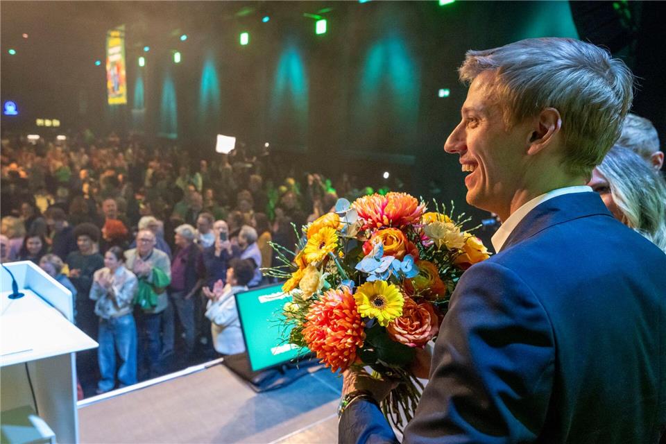 Krause lässt sich von seiner Partei feiern.Peter Kneffel/dpa