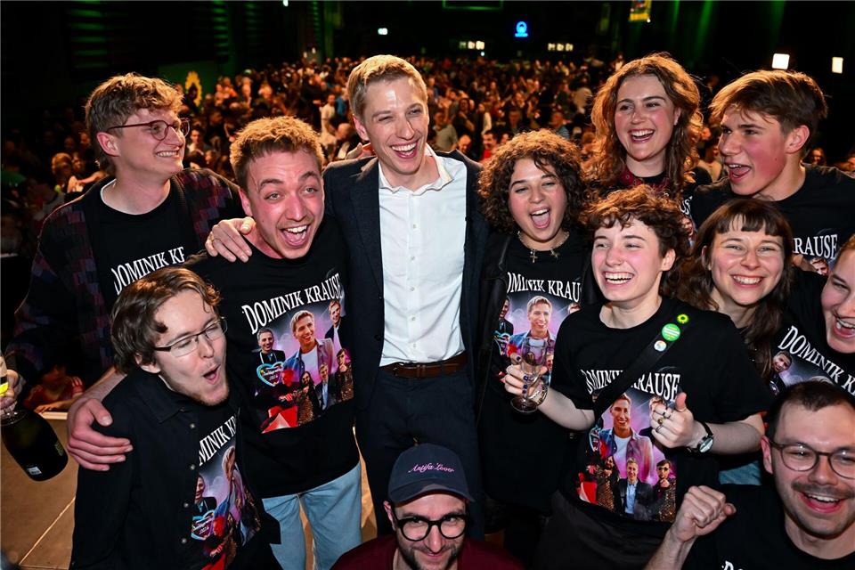 Krause und seine Parteifreunde feiern. Sven Hoppe/dpa