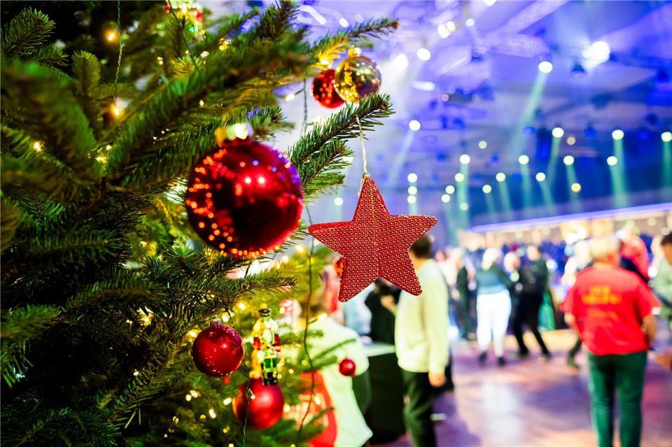 Kreative Spiele bringen frischen Wind in die Weihnachtsfeier, fördern Wertschätzung und stärken das Teamgefühl.Christoph Soeder/dpa/dpa-tmn