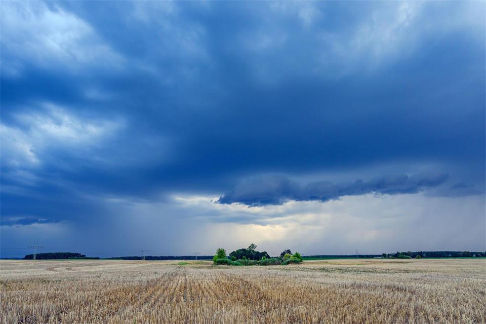 Kreislauf, Schwindel, Unwohlsein: Rasch fallende oder steigende Temperaturen und Änderungen im Luftdruck oder der Luftfeuchtigkeit können Auswirkungen auf unser Wohlbefinden haben.Patrick Pleul/dpa/dpa-tmn