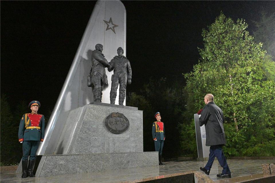 Kremlchef Wladimir Putin hat bei einem Zwischenstopp in Magadan im Fernen Osten Russlands eine Vielzahl an Terminen absolviert, bevor er sich mit US-Präsident Donald Trump in Alaska trifft.Alexei Nikolsky/Pool Sputnik Kremlin/AP/dpa