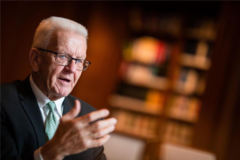 Kretschmann hat den Enkeln beim Weihnachtsfest beim Spielen zugeschaut. (Archivbild)Christoph Schmidt/dpa