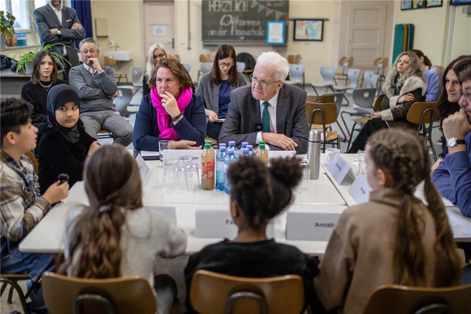 Kretschmann könnte sich vorstellen, einen Teil seines Ruhestands in Schulen zu verbringen. (Archivbild)Christoph Schmidt/dpa