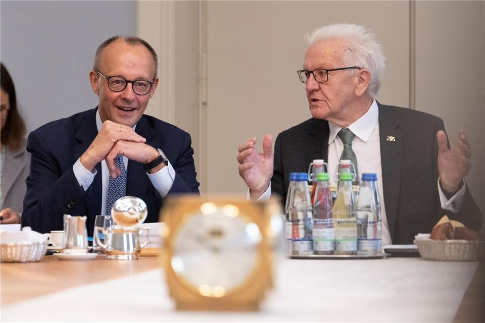 Wie Merz im Kanzleralltag selbst mit KI experimentiert Kretschmann kommt mit Merz deutlich besser klar als mit seinem Vorgänger Olaf Scholz (SPD).Marijan Murat/dpa POOL/dpa