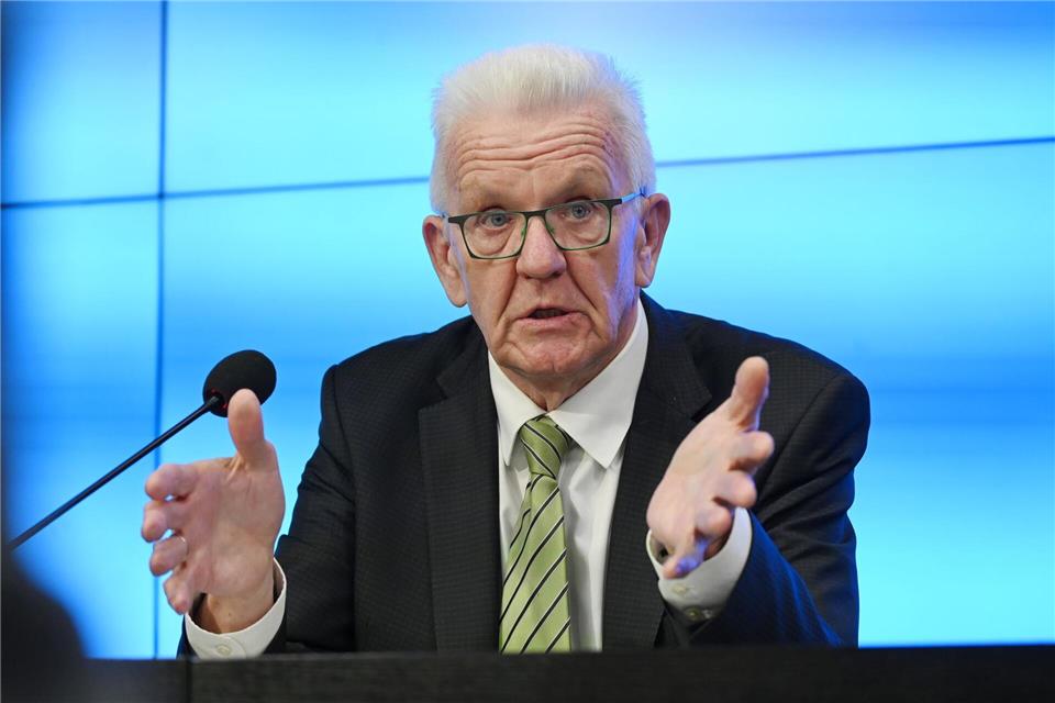 Kretschmann war selbst einst Lehrer. (Archivbild)Marijan Murat/dpa