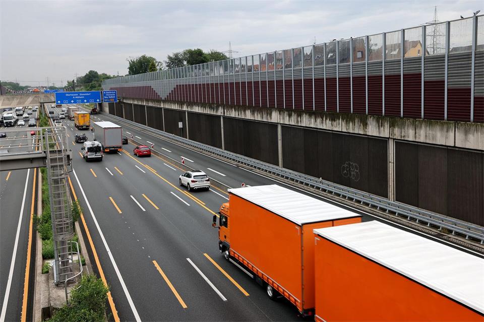 Kreuz und quer: Wer die Spur wechselt, muss aufpassen.picture alliance/dpa