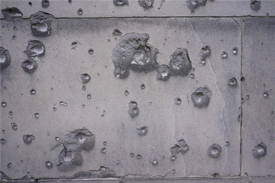 Kriegsspuren sind in Berlin bis heute zu sehen. (Archivbild)J�rg Carstensen/dpa