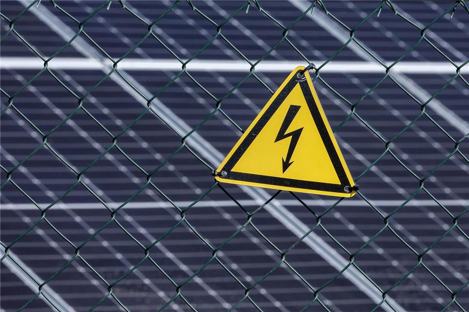 Kriminelle haben an einem Solarpark in Königsbrück rund 42 Kilometer Kupferkabel gestohlen. (Symbolbild)Jan Woitas/dpa