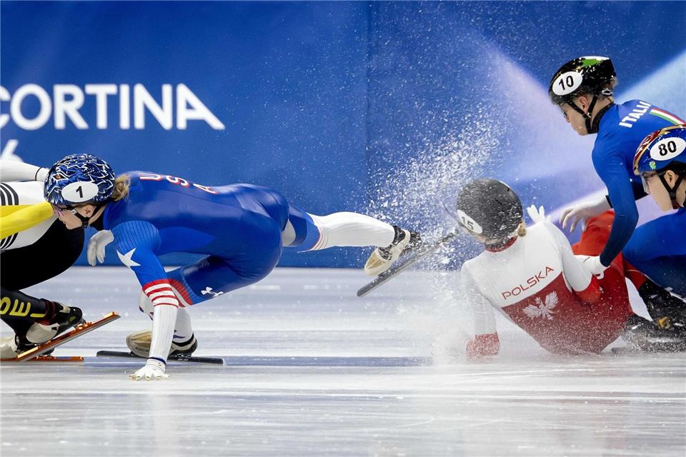 Kristen Santos-Griswold traf Kamila Sellier mit dem Schlittschuh im Gesicht.Robin Van Lonkhuijsen/ANP/dpa