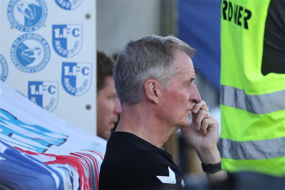 Kritik am Greenkeeper: FCM-Coach Petrik Sander.Philipp von Ditfurth/dpa