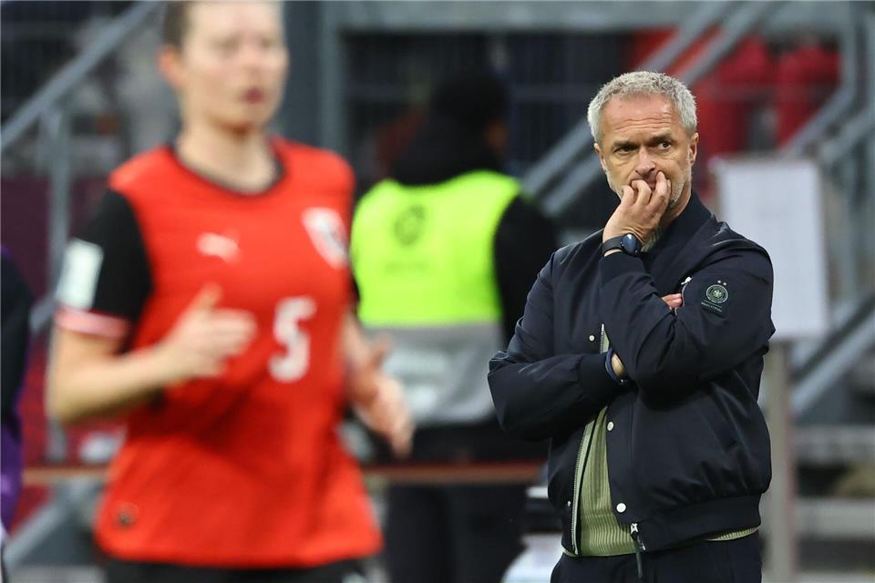 Kritisch: Bundestrainer Christian Wück nach dem 5:1 gegen Österreich.Daniel Karmann/dpa