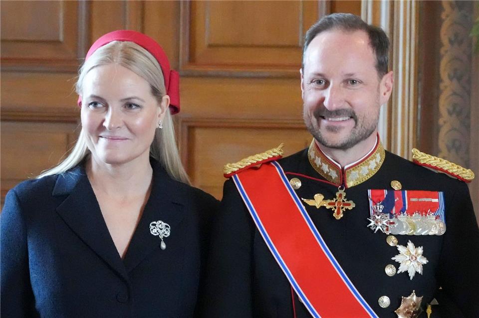 Kronprinz Haakon steht Kronprinzessin Mette-Marit zur Seite. Ole Berg-Rusten/NTB/dpa