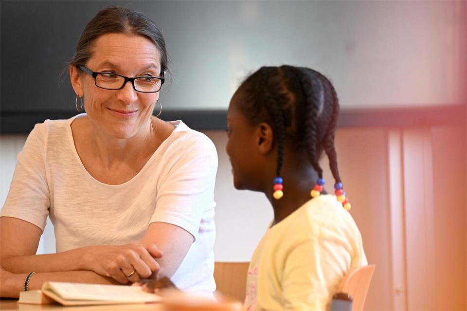 Ksenija Bekeris (SPD) leitet die Hamburger Schulbehörde. (Archivbild) Lilli Förter/dpa