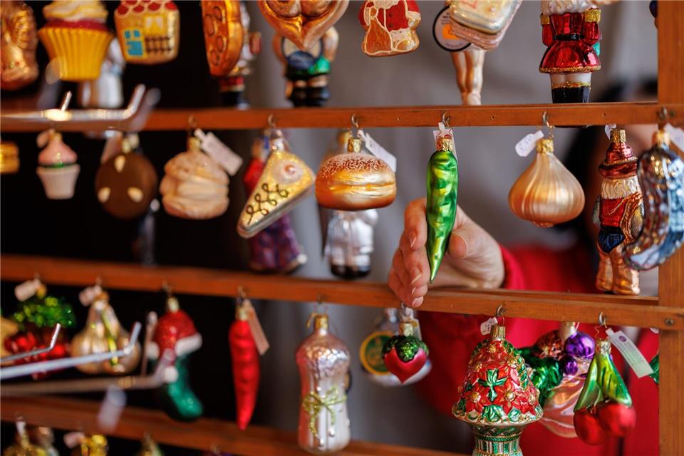 Kuchenstück, Chili, Nussknacker - die Auswahl an Weihnachtsbaumschmuck ist riesig.picture alliance/dpa