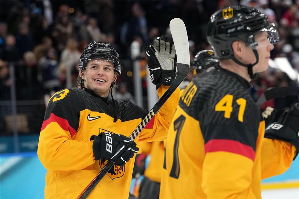 Künftig im Trikot der Bruins: Lukas ReichelCarolyn Kaster/AP/dpa