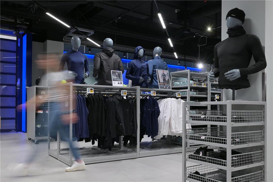Künftig soll es auch kleinere Decathlon-Geschäfte in Innenstädten und Einkaufszentren geben.Michael Bahlo/dpa